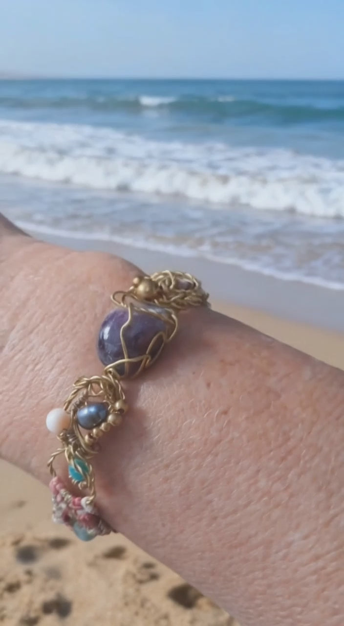 Pulsera Esencia Dorada y lila