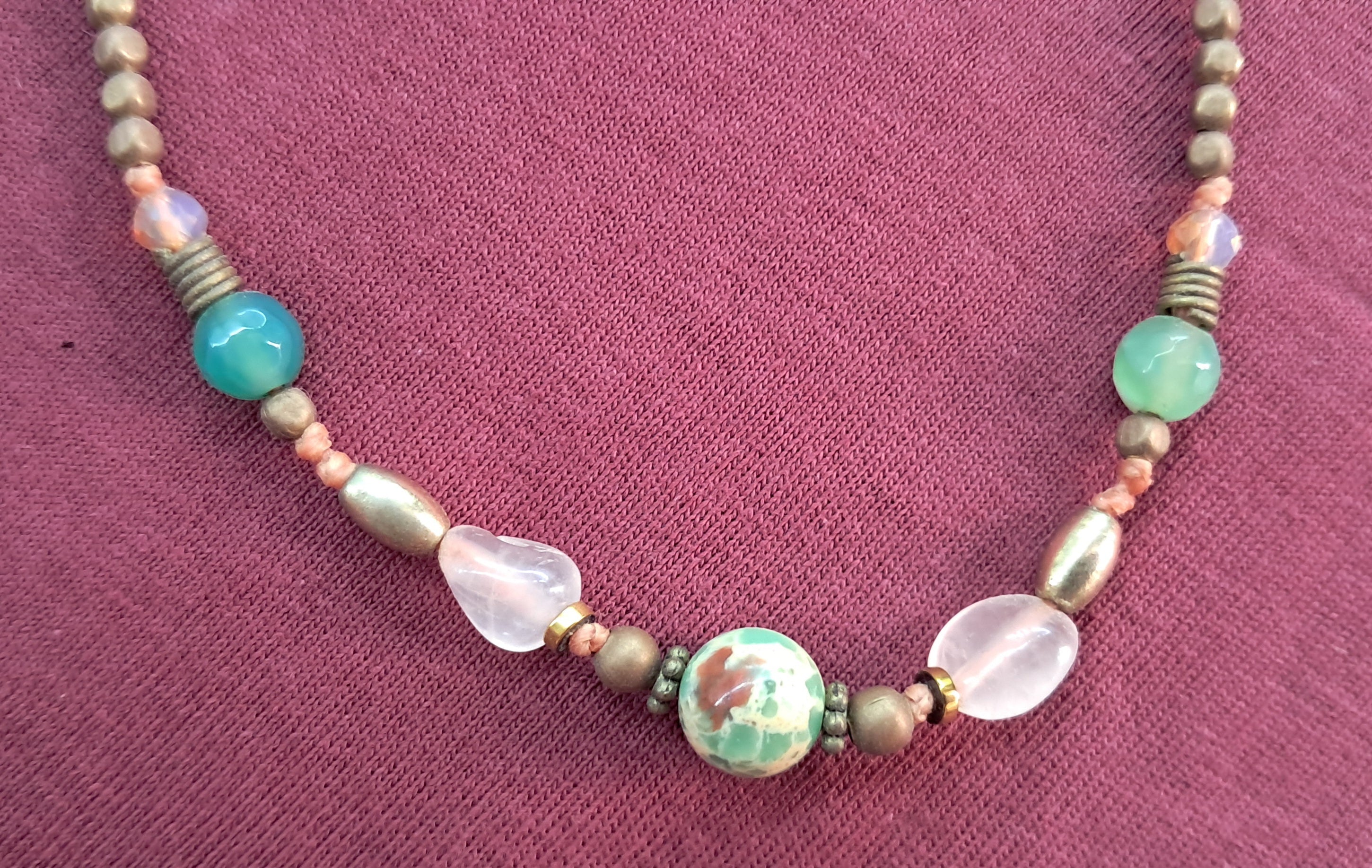 gargantilla  de hilo encerado y minerales
