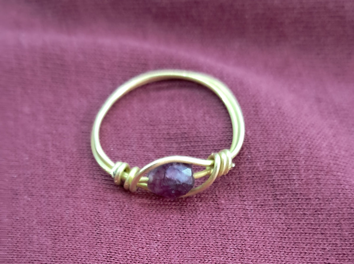 Anillo   hecho a mano, de rubi.