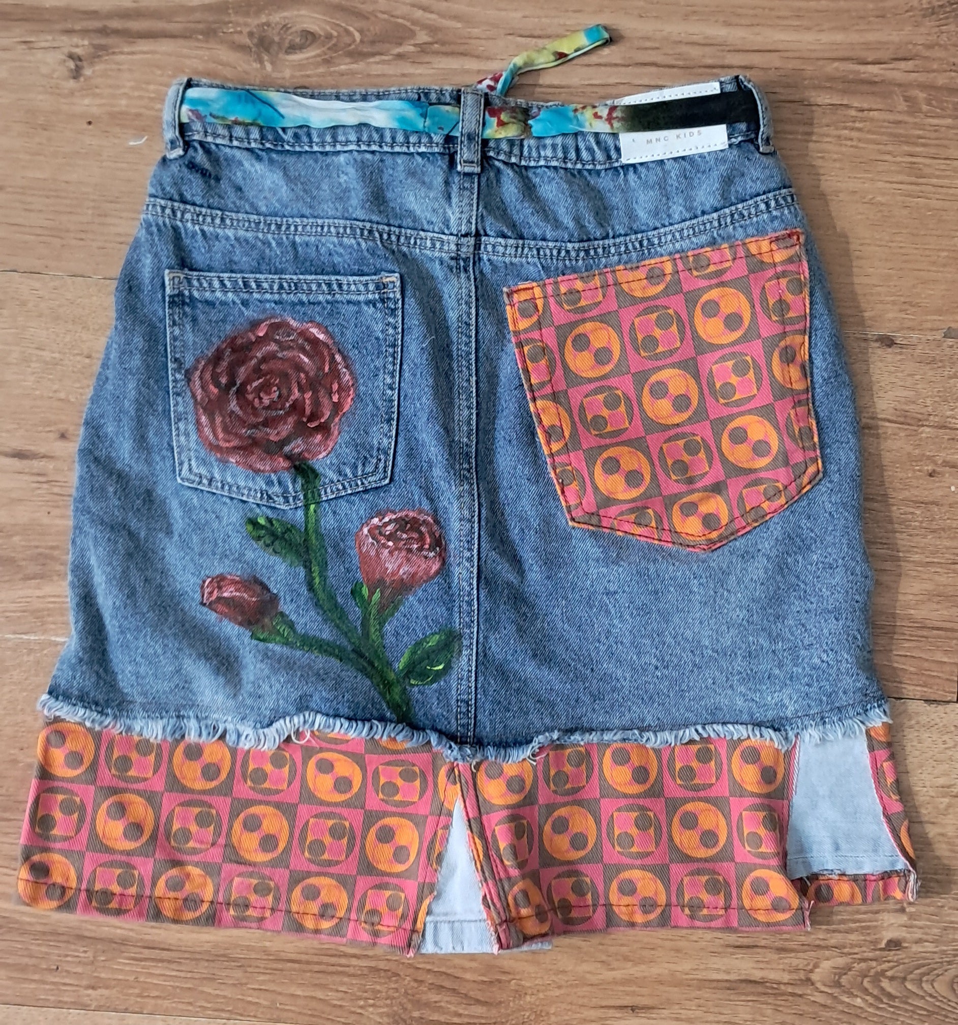 Falda rosas