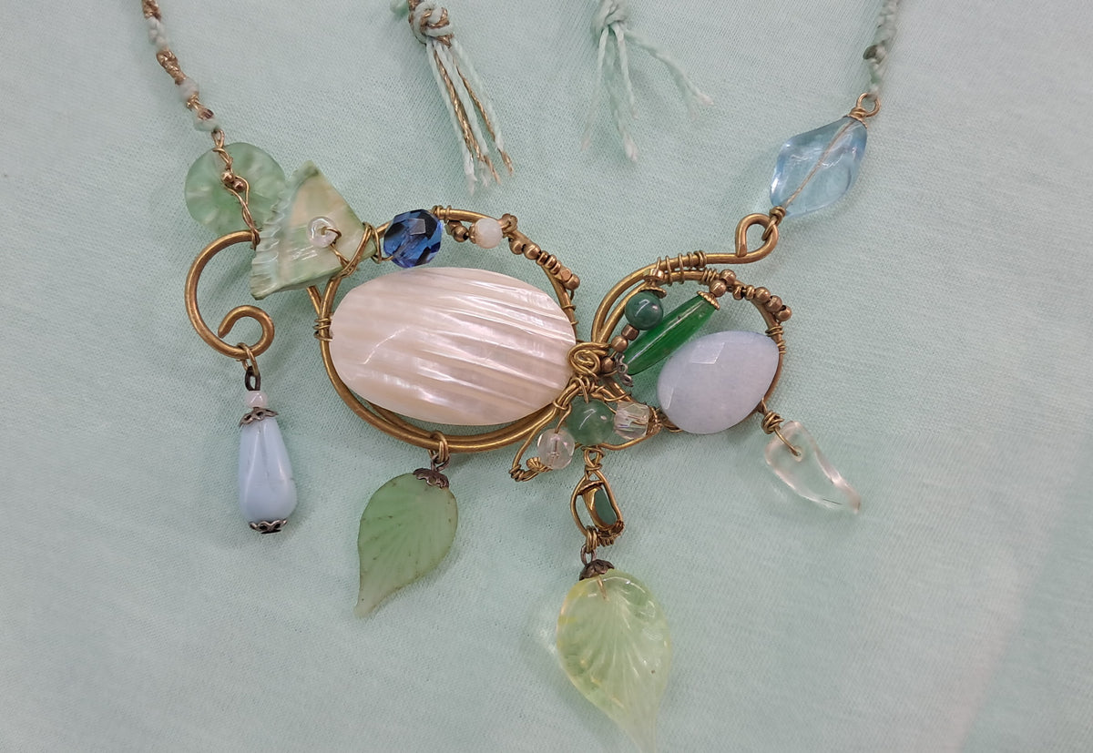 Collar bosque y playa