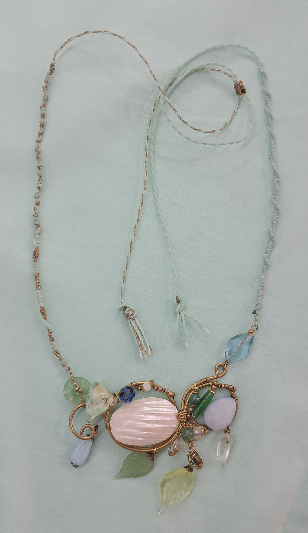 Collar bosque y playa