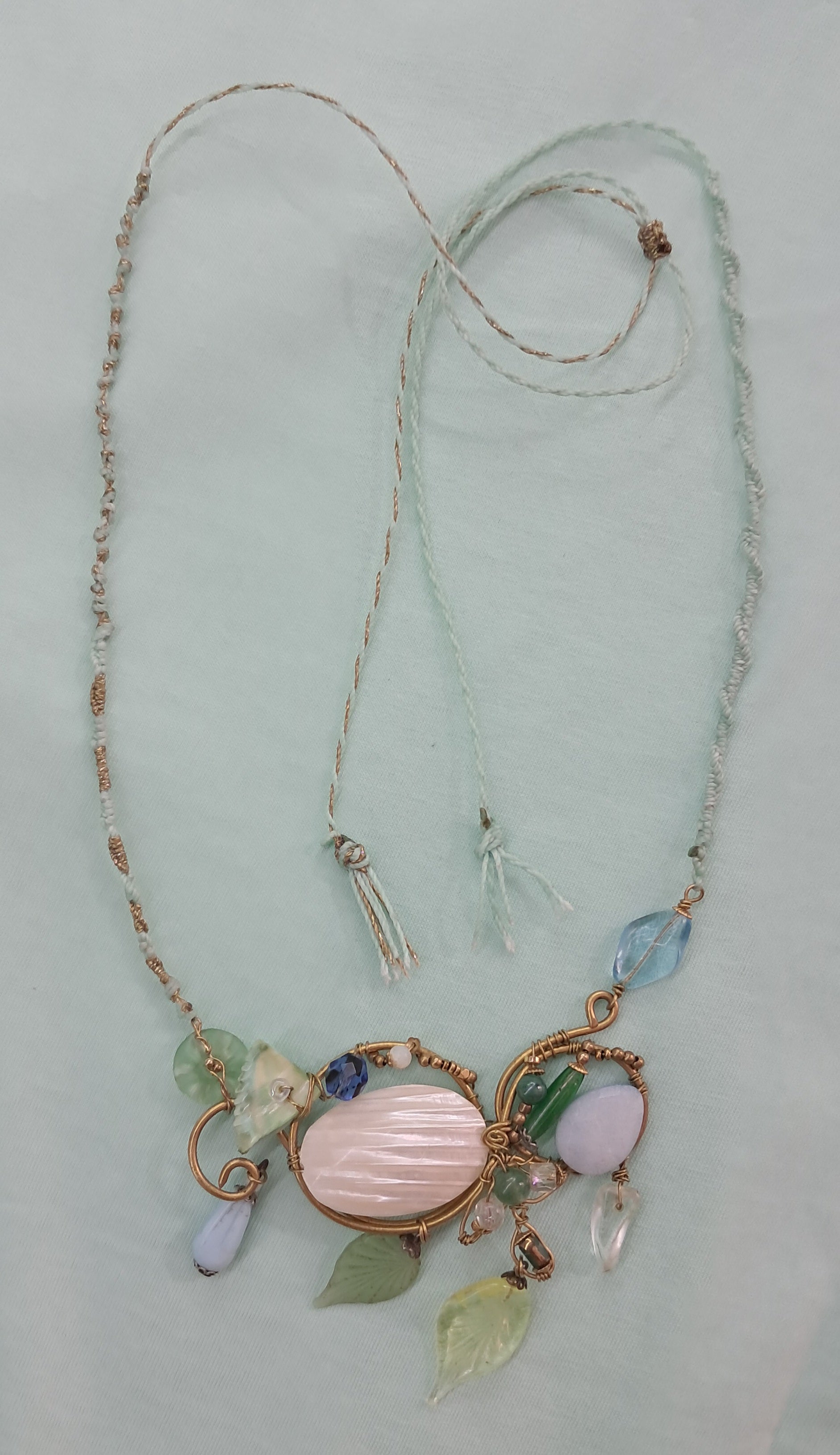 Collar bosque y playa