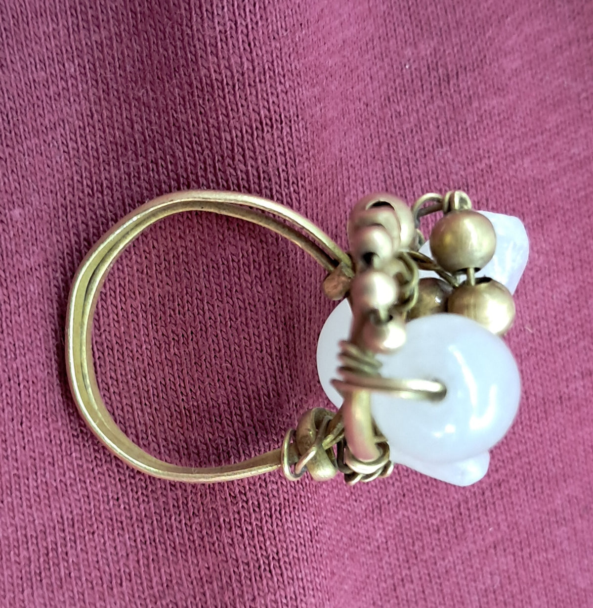 Anillo  artesanal de cuarzo rosa