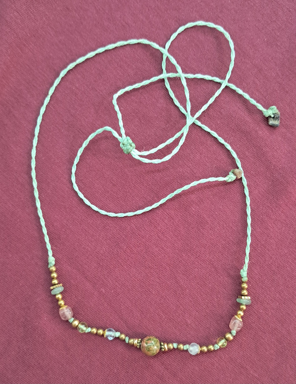Gargantilla artesana mineales