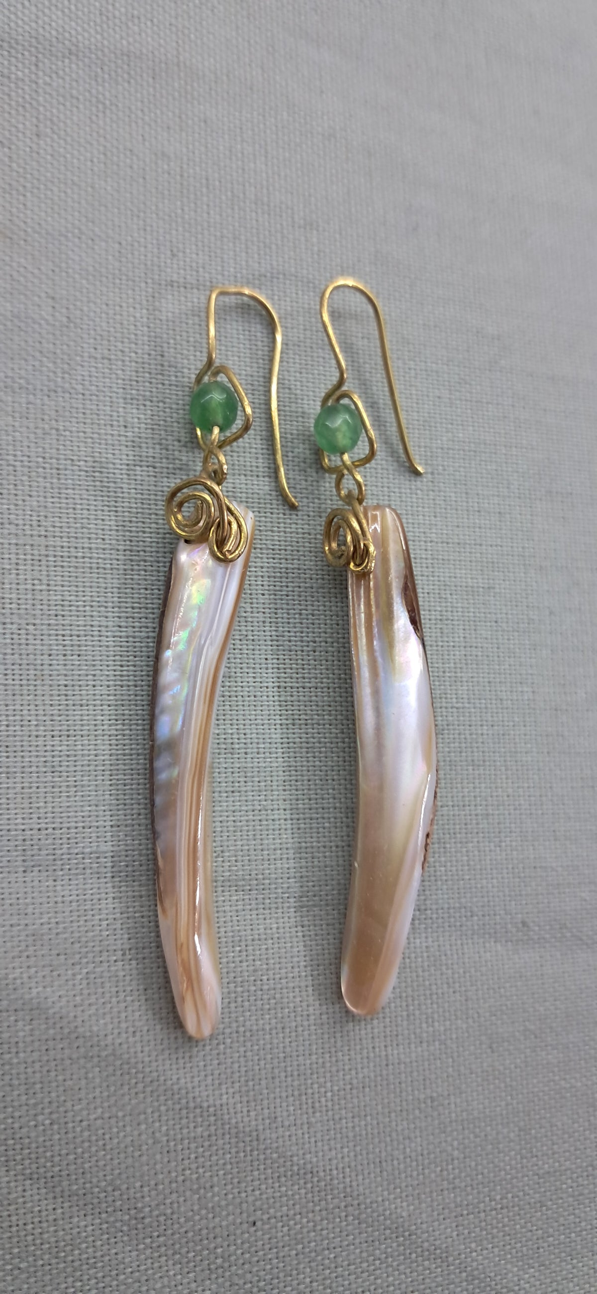 Pendientes hechos a mano de nacar