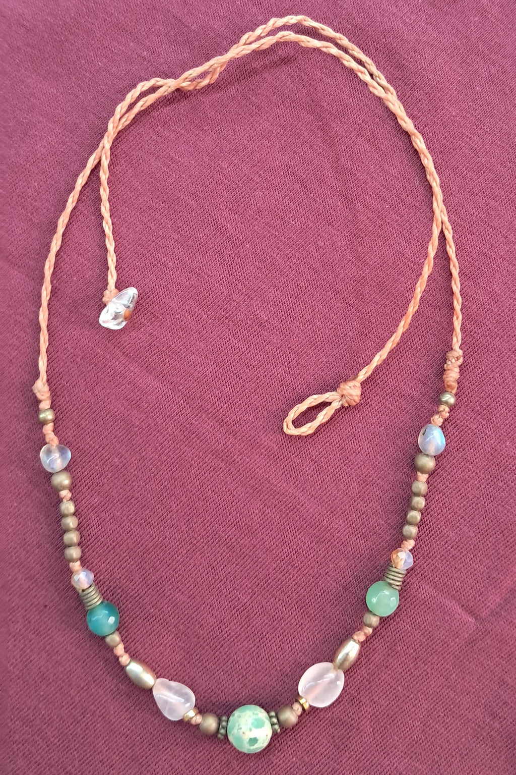 gargantilla  de hilo encerado y minerales