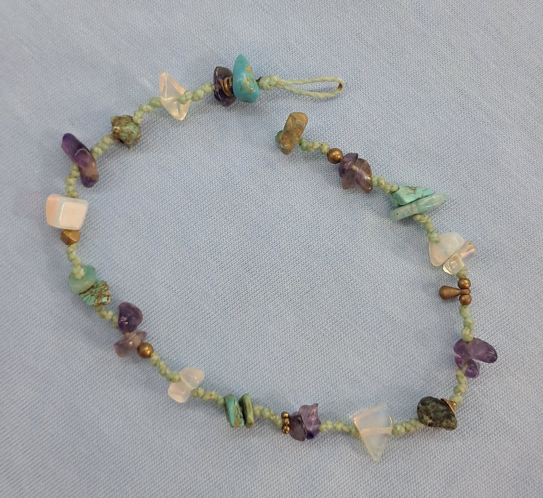 Tobillera de hilo encerado y minerales