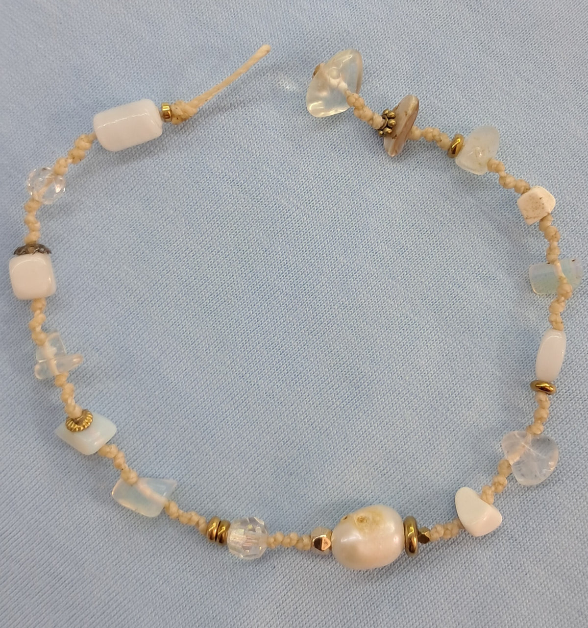 Tobillera  artesanal de hilo encerado y minerales