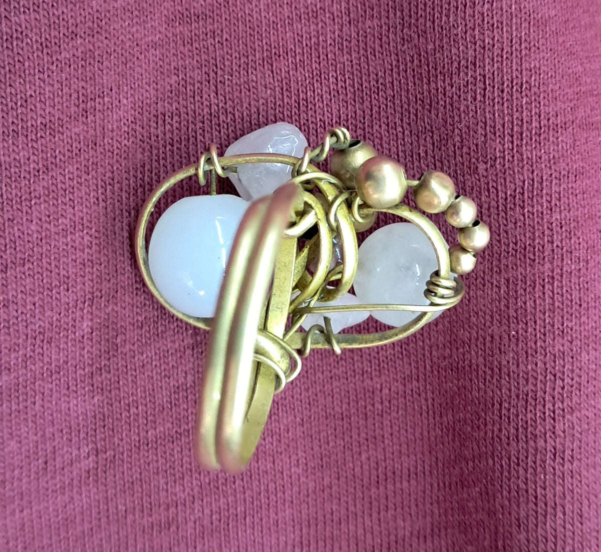 Anillo  artesanal de cuarzo rosa