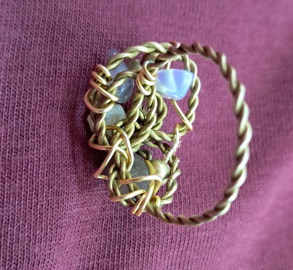anillo artesanal.  de amatista